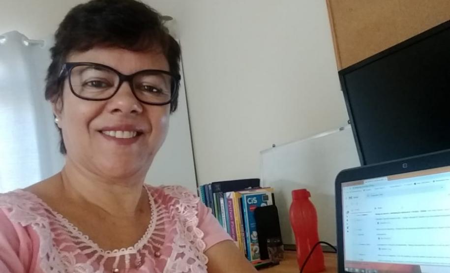 #EUTRABALHOPELOPARANA . Servidores do Núcleo Regional de Educação de Campo Mourão trabalham em Home Office. Quase todos os servidores do Governo do Paraná estão trabalhando nesta modalidade, mas em um mutirão nunca antes visto: 24 horas por dia, sete dias por semana, se revezando na prevenção e no combate ao Coronavírus.
Visite coronavirus.pr.gov.br para dicas e informações sobre prevenção.