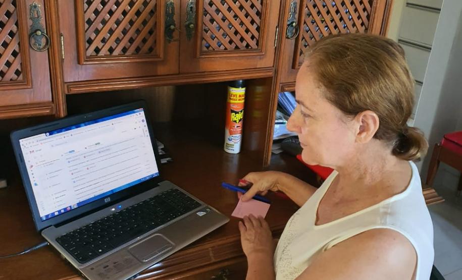 #EUTRABALHOPELOPARANA . Servidores do Núcleo Regional de Educação de Campo Mourão trabalham em Home Office. Quase todos os servidores do Governo do Paraná estão trabalhando nesta modalidade, mas em um mutirão nunca antes visto: 24 horas por dia, sete dias por semana, se revezando na prevenção e no combate ao Coronavírus.
Visite coronavirus.pr.gov.br para dicas e informações sobre prevenção.