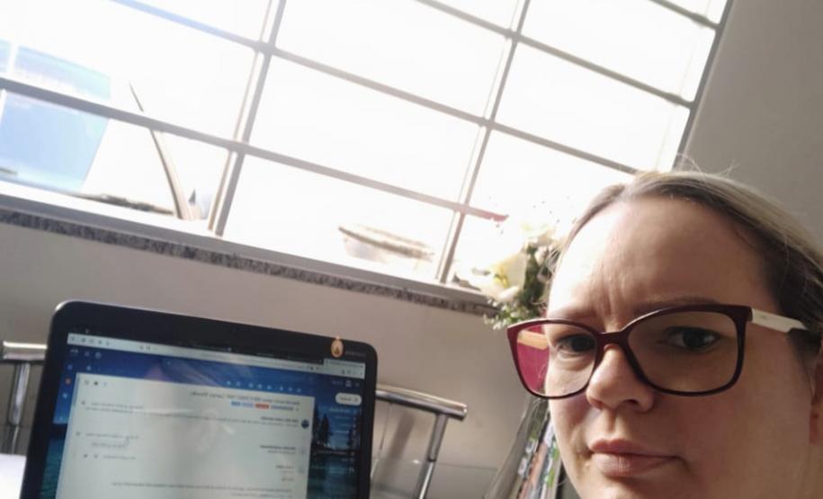 #EUTRABALHOPELOPARANA . Servidores do Núcleo Regional de Educação de Campo Mourão trabalham em Home Office. Quase todos os servidores do Governo do Paraná estão trabalhando nesta modalidade, mas em um mutirão nunca antes visto: 24 horas por dia, sete dias por semana, se revezando na prevenção e no combate ao Coronavírus.
Visite coronavirus.pr.gov.br para dicas e informações sobre prevenção.