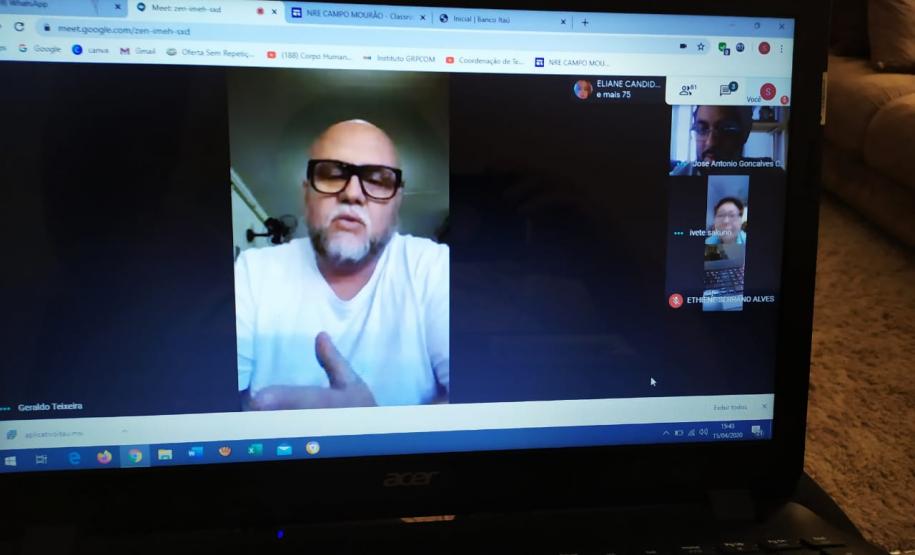 NRE DE CAMPO MOURÃO REALIZA REUNIÃO EQUIPE GESTORA DAS ESCOLAS A chefe do NRE, professora Ivete Sakuno e sua equipe vem realizando reuniões via aplicativo para orientações e amplo diálogo sobre o processo das aulas não presenciais que iniciaram em 06 de abril.