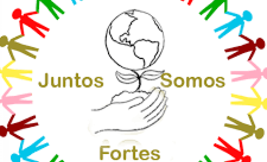 Diretores de escolas do NRE Campo Mourão reinventam maneiras para instruir e auxiliar os alunos nas aulas EAD O diretor do Colégio Estadual Vinícius de Moraes, Profº Raoni de Assis desenvolveu um vídeo com um tutorial explicativo para baixar o aplicativo “Aula Paraná”, um passo a passo muito bem explicado em uma linguagem de fácil compreensão