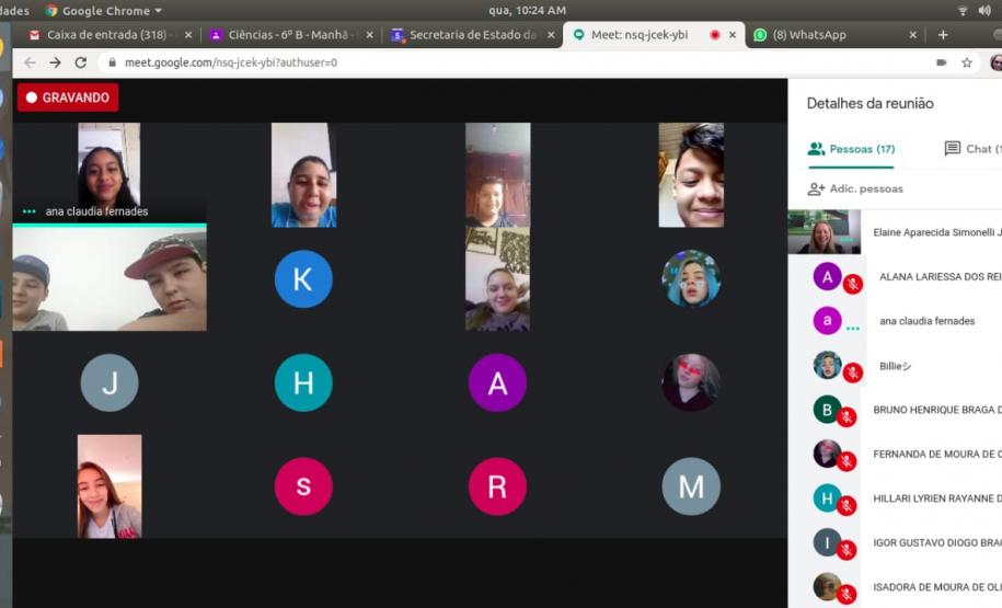 "DE ÓLEOS NO FUTURO" "De óleos no futuro" trata-se de um antigo projeto do Colégio Estadual Olavo Bilac do município de Peabiru, que neste ano foi implementado sob a coordenação da Professora de Ciências, Elaine Aparecida Simonelli Janguas, com as turmas 6 ºA, 6ºB e 6ºD. O
nome foi escolhido pela Equipe Gestora, devido agora o município de Peabiru, possuir um veículo específico para coletar nas residências o óleo de cozinha usado.