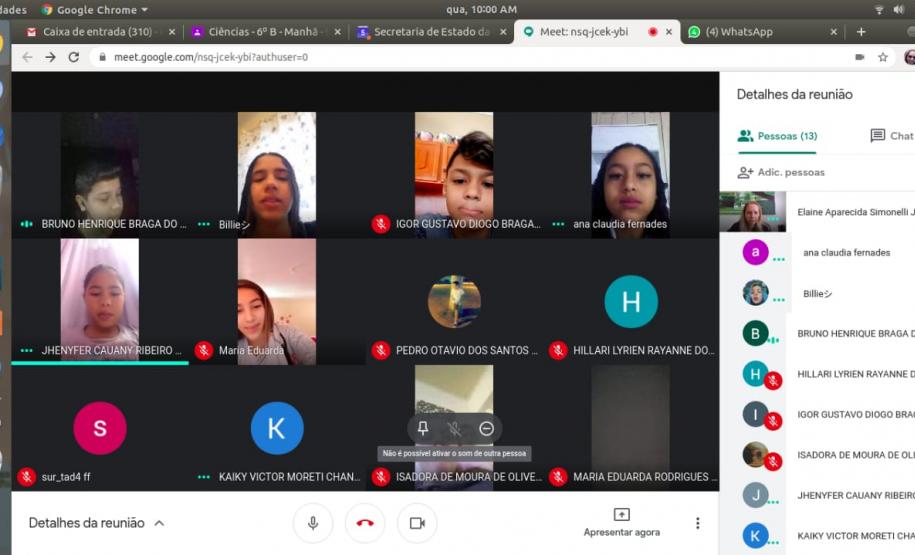 "DE ÓLEOS NO FUTURO" "De óleos no futuro" trata-se de um antigo projeto do Colégio Estadual Olavo Bilac do município de Peabiru, que neste ano foi implementado sob a coordenação da Professora de Ciências, Elaine Aparecida Simonelli Janguas, com as turmas 6 ºA, 6ºB e 6ºD. O
nome foi escolhido pela Equipe Gestora, devido agora o município de Peabiru, possuir um veículo específico para coletar nas residências o óleo de cozinha usado.