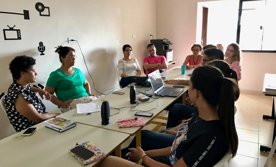 Equipe de Educação Básica se reúne para elaborar cronograma e definir ações à serem implementadas nos colégios